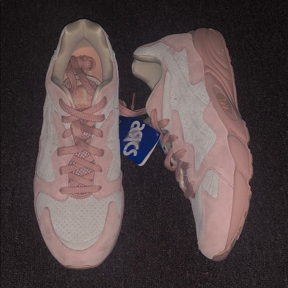 ASICS. - Picture 2 of 3